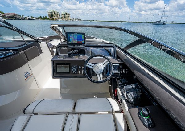 Sea Ray 31 SLX image