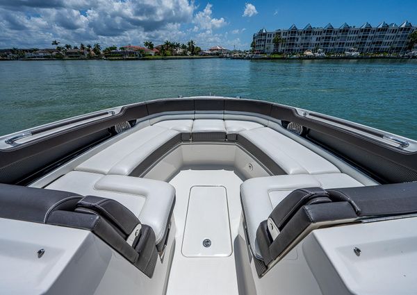 Sea Ray 31 SLX image