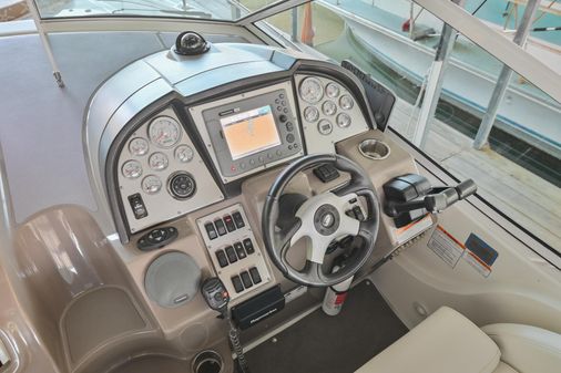 Cruisers Yachts 330 Express image