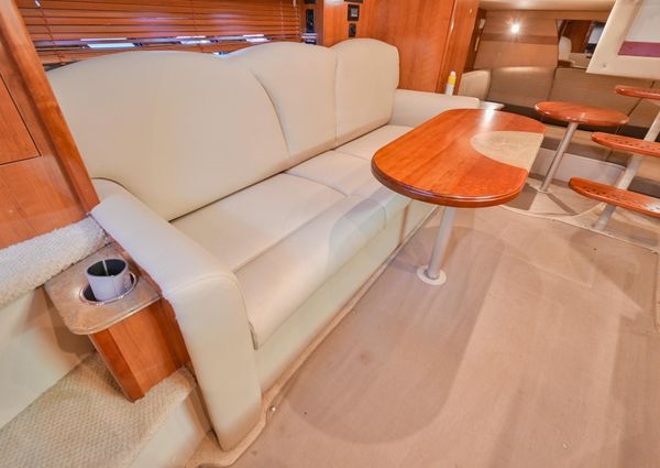 Cruisers Yachts 330 Express image