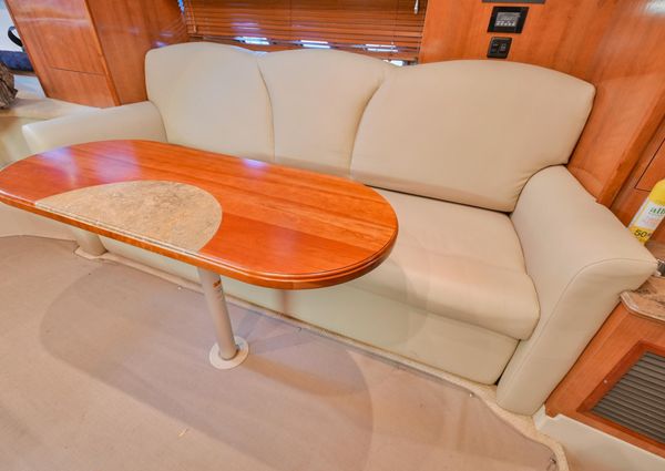 Cruisers Yachts 330 Express image