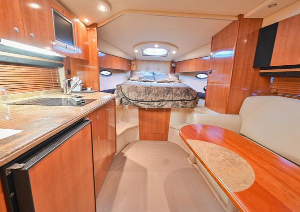 Cruisers Yachts 330 Express image