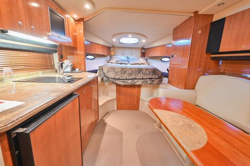 Cruisers Yachts 330 Express image