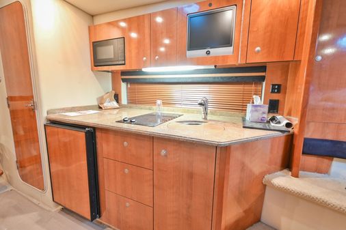 Cruisers Yachts 330 Express image