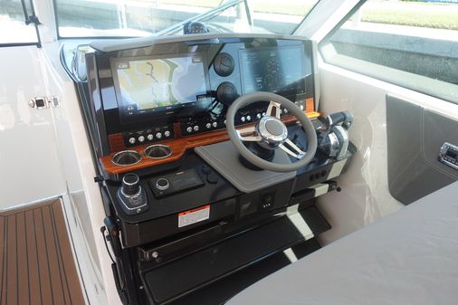 Tiara Sport 38 LX image