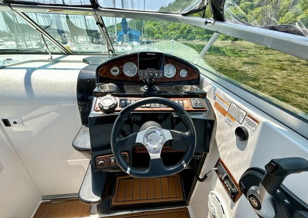 Rinker 260 Express Cruiser image