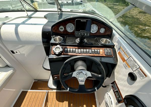 Rinker 260 Express Cruiser image