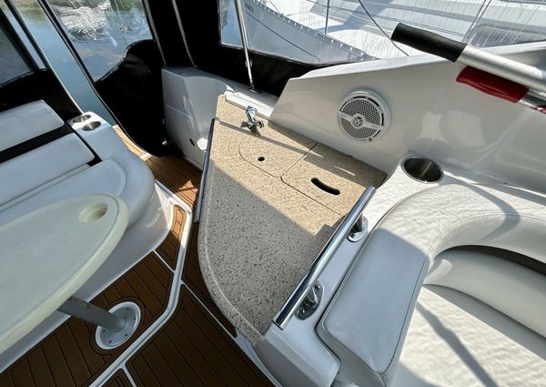 Rinker 260 Express Cruiser image