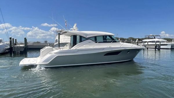 Tiara Yachts C44 
