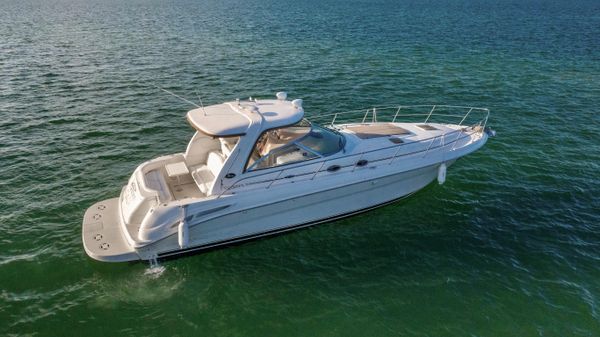 Sea Ray 410 Express Cruiser