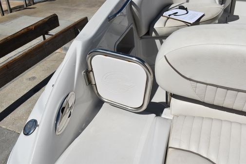 Crownline 275 CCR image