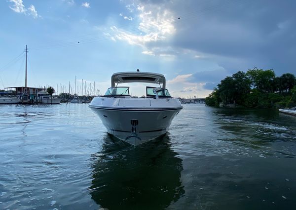 Sea Ray 350 SLX image