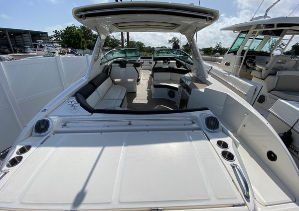 Sea Ray 350 SLX image