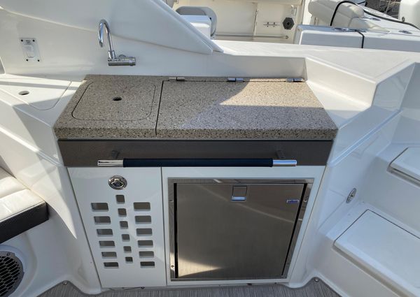 Sea Ray 350 SLX image