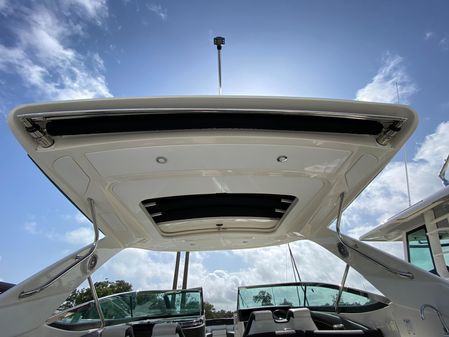 Sea Ray 350 SLX image