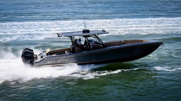 Nor-Tech 390 Sport Center Console
