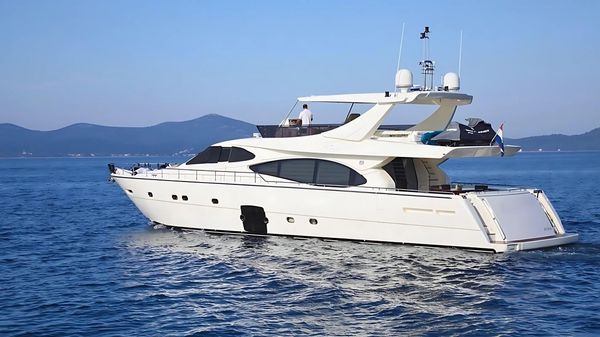 Ferretti Yachts 780 