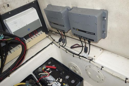 Mako 282 Center Console image