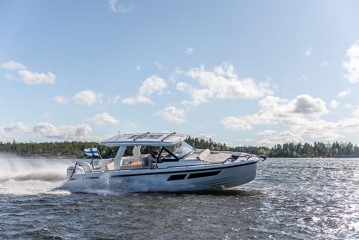 Quarken 35 Sport Tourer image