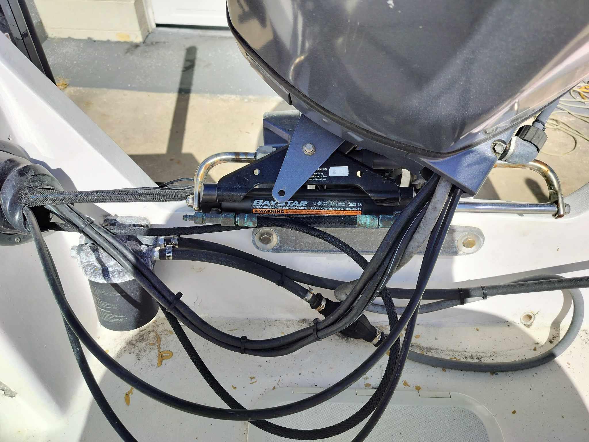 1988 Mako 171 center console