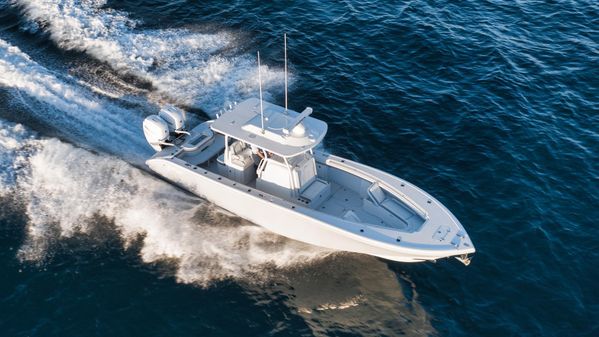 Yellowfin 32 image