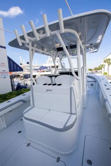 Yellowfin 32 image