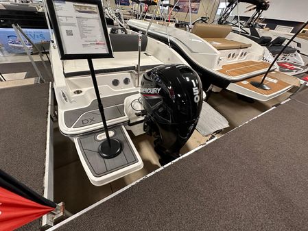 Bayliner DECKBOAT-DX-2000 image