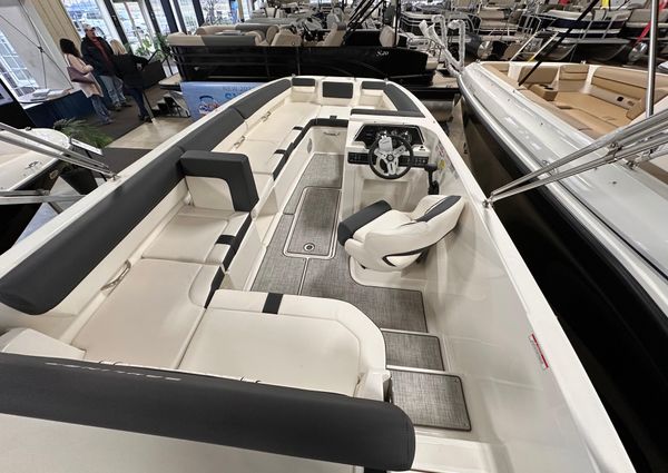 Bayliner DECKBOAT-DX-2000 image