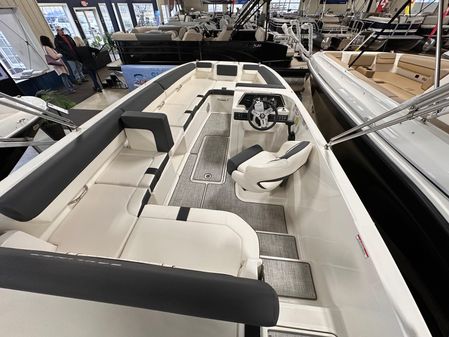 Bayliner DECKBOAT-DX-2000 image