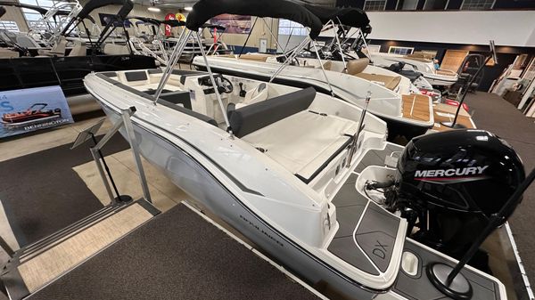 Bayliner Deckboat DX 2000 