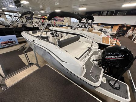 Bayliner DECKBOAT-DX-2000 image