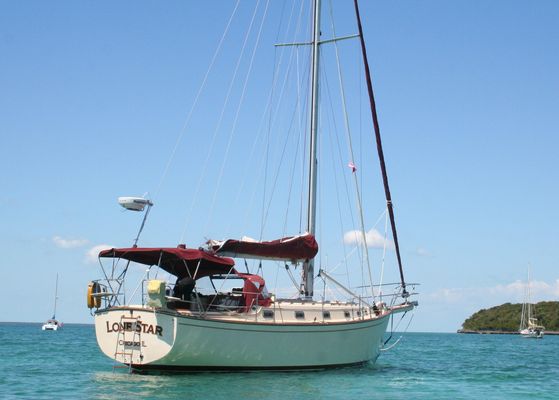 Island Packet 38 - main image