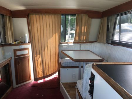 Carver 32 Flybridge image