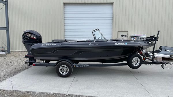 Skeeter Solara 189