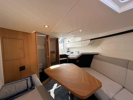 Fairline F33 image