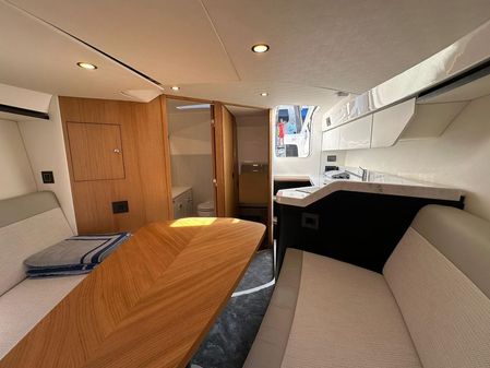 Fairline F33 image