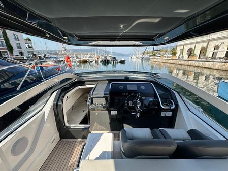 Fairline F33 image