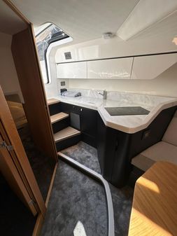 Fairline F33 image