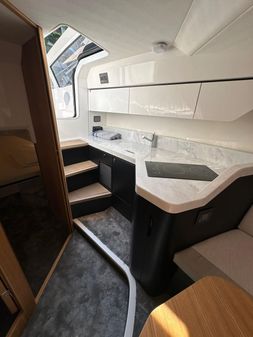 Fairline F33 image