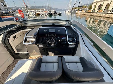 Fairline F33 image