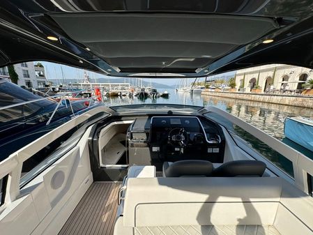 Fairline F33 image