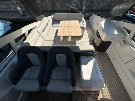 Fairline F33 image