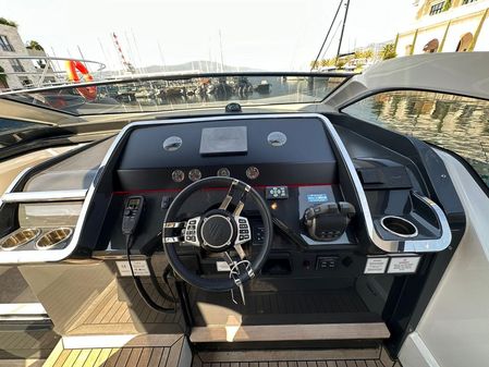 Fairline F33 image