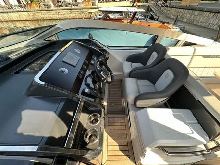 Fairline F33 image