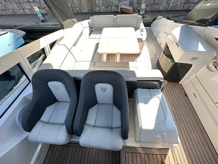 Fairline F33 image