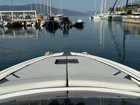 Fairline F33 image