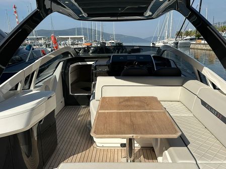 Fairline F33 image