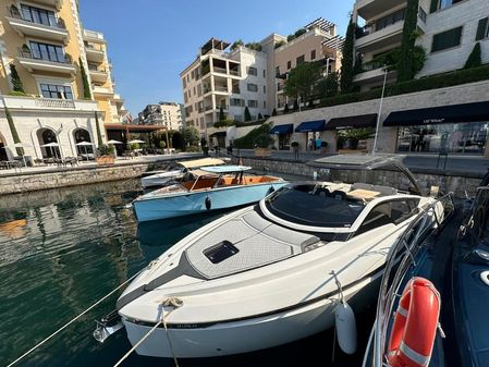 Fairline F33 image