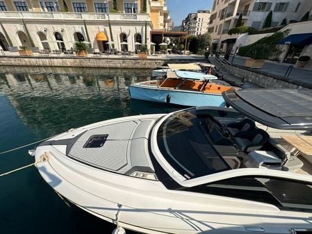 Fairline F33 image