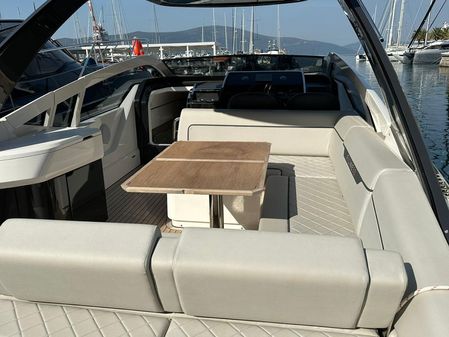 Fairline F33 image